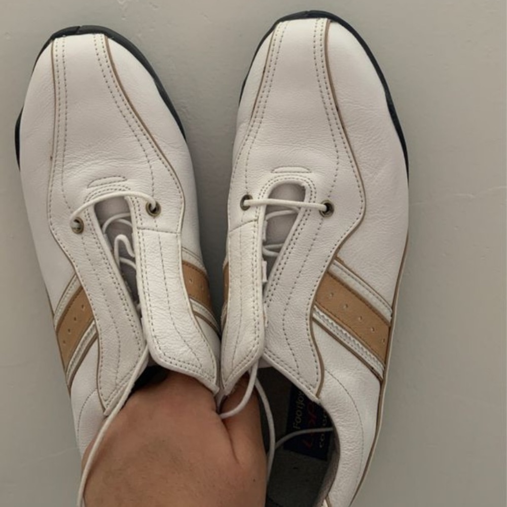 Golf shoes